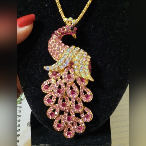 Elegant Pink and Gold Peacock Pendant Necklace New - Picture 3 of 6
